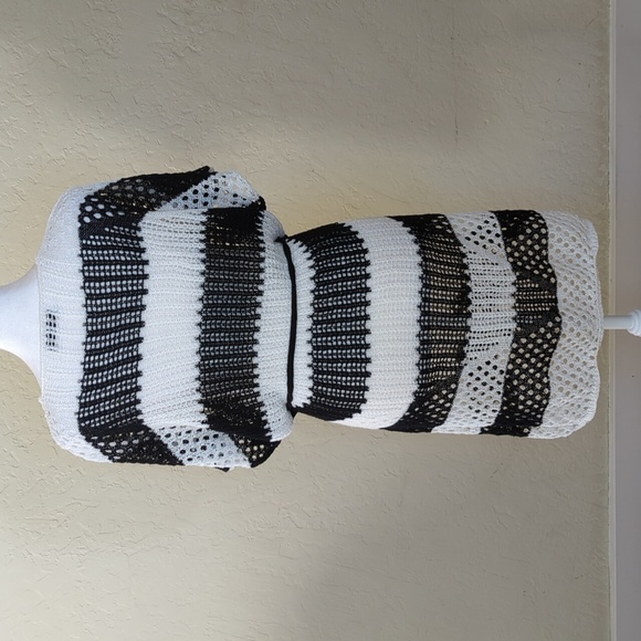 SHEIN Black White Color Block Crocheted Lace Up Cover Up Dress Size 4 - Picture 3 of 9